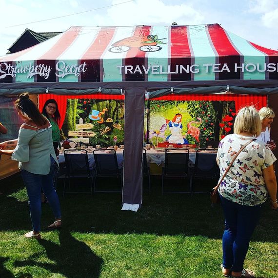 printed alice tea house gazebo A gazebo with custom printed branding for a streetfood vendor
