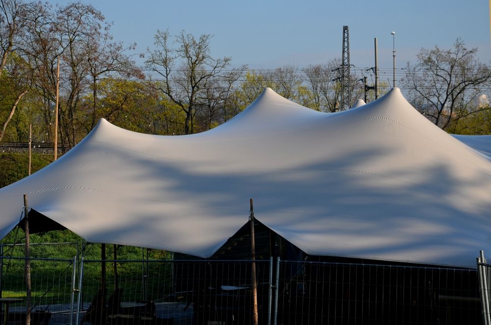 stretch tent